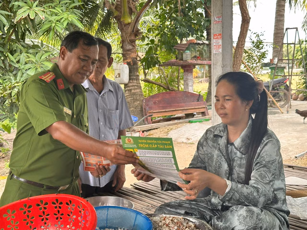 Những bước chân giữ bình yên nơi biên giới Tây Nam -0