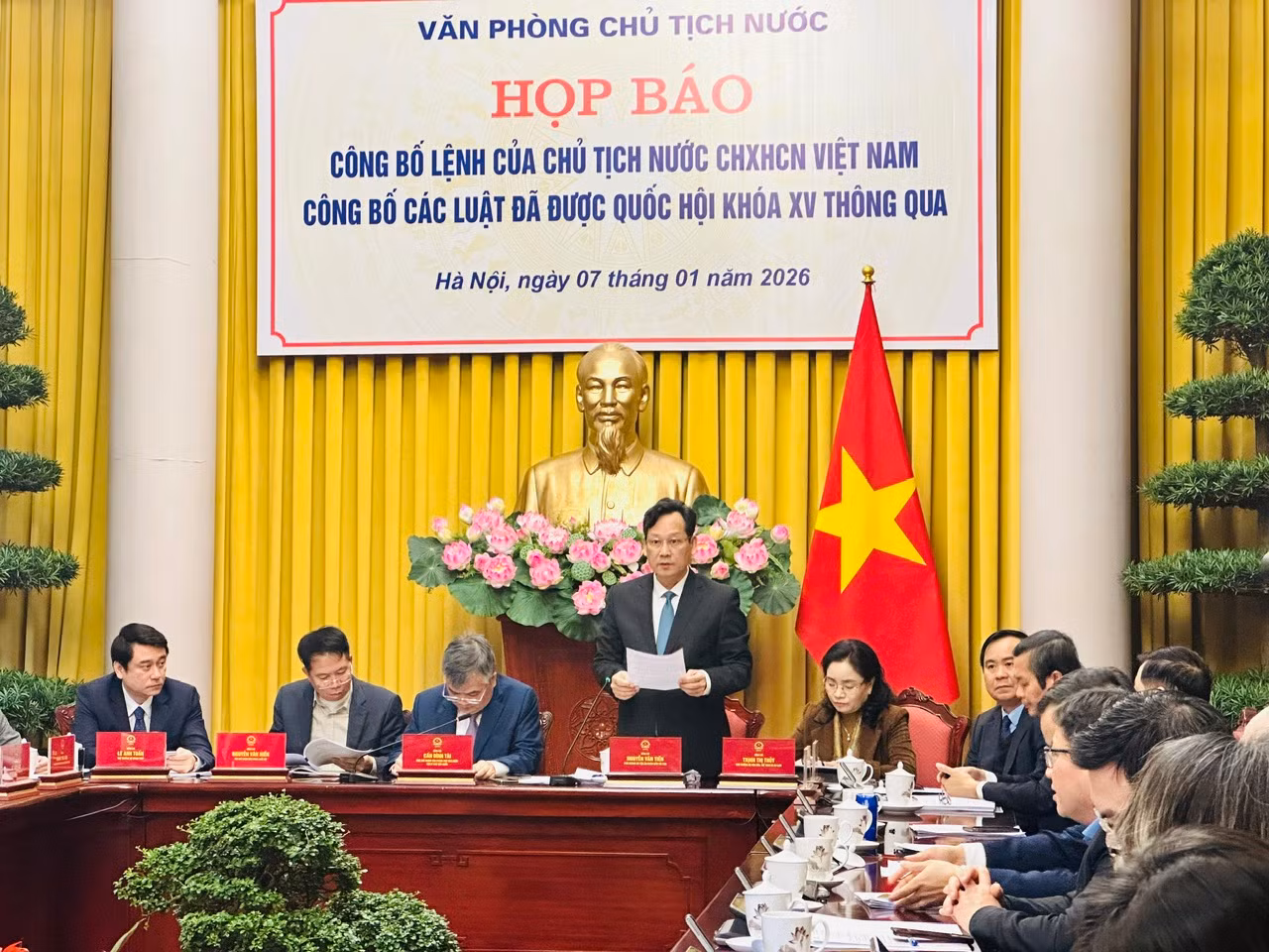 Công bố 12 luật -0