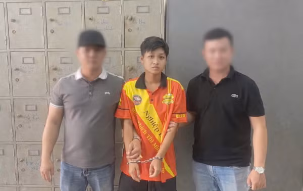 Trộm vàng của “vợ đồng giới” rồi bỏ trốn nhưng không thoát -0