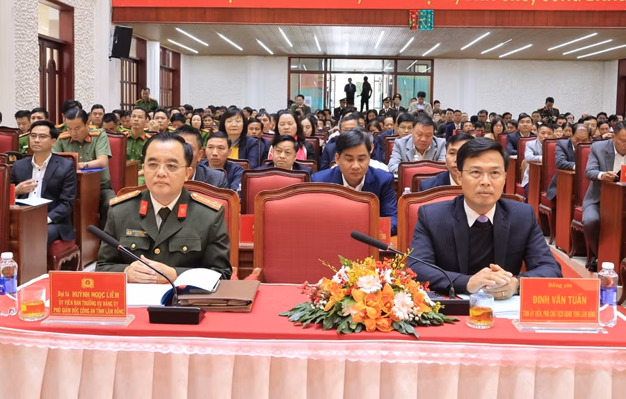 Nhiều tập thể xuất sắc ở Lâm Đồng được Bộ Công an tặng Bằng khen -1
