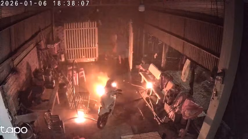 Mâu thuẫn tình cảm, chế xăng tự đốt, 2 người tử vong -1