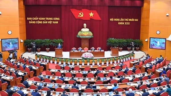 Dự thảo Báo cáo tổng kết 15 năm thi hành Điều lệ Đảng (2011-2025) và đề xuất, định hướng bổ sung, sửa đổi Điều lệ Đảng