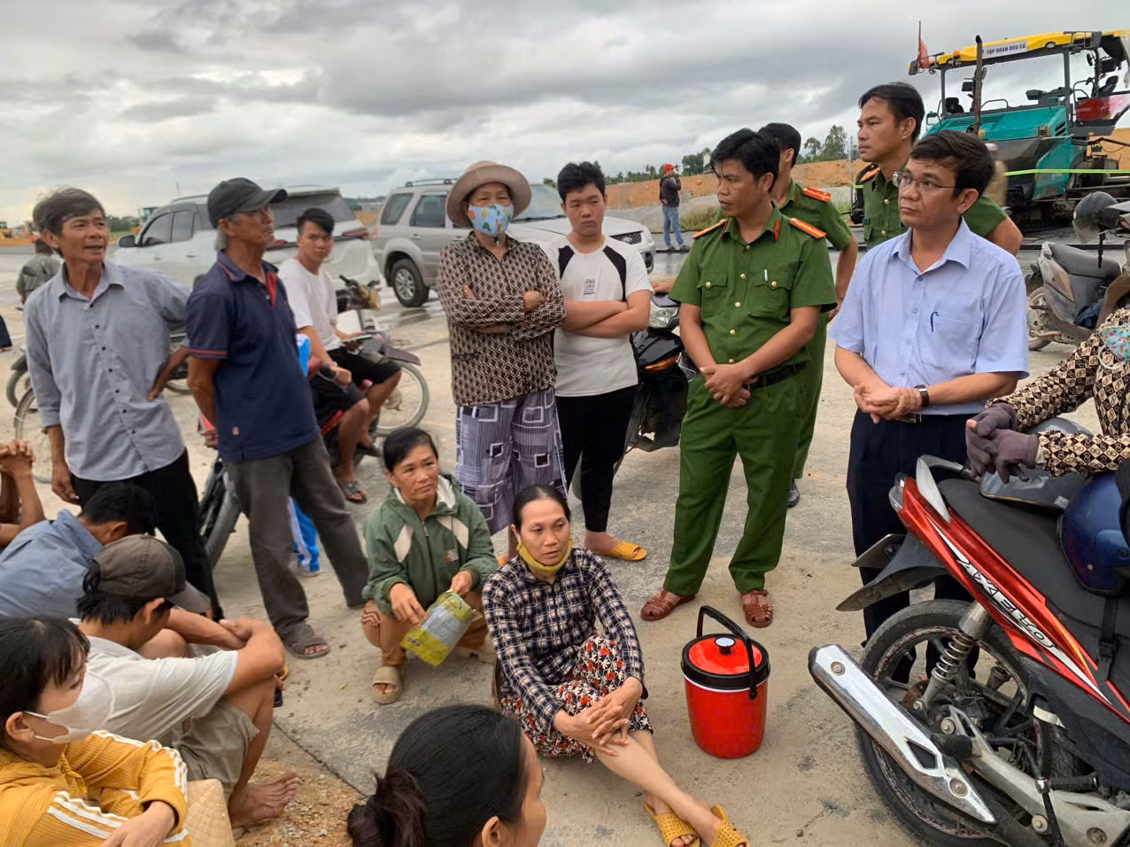 Công an xã đảm bảo an ninh, trật tự trên công trình cao tốc -0