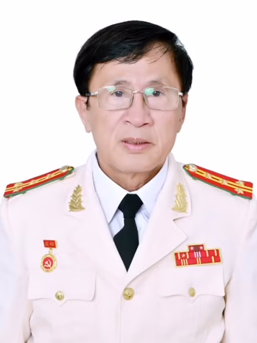 Từ sĩ&nbsp;quan CAND đến một Bí thư chi bộ mẫu mực -0