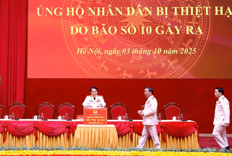 Bộ Công an ủng hộ 28 tỷ đồng hỗ trợ nhân dân 8 địa phương thiệt hại do bão lũ -0