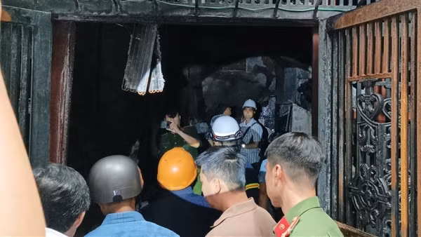 Thủ tướng yêu cầu tập trung khắc phục hậu quả, điều tra nguyên nhân vụ cháy làm 5 người chết