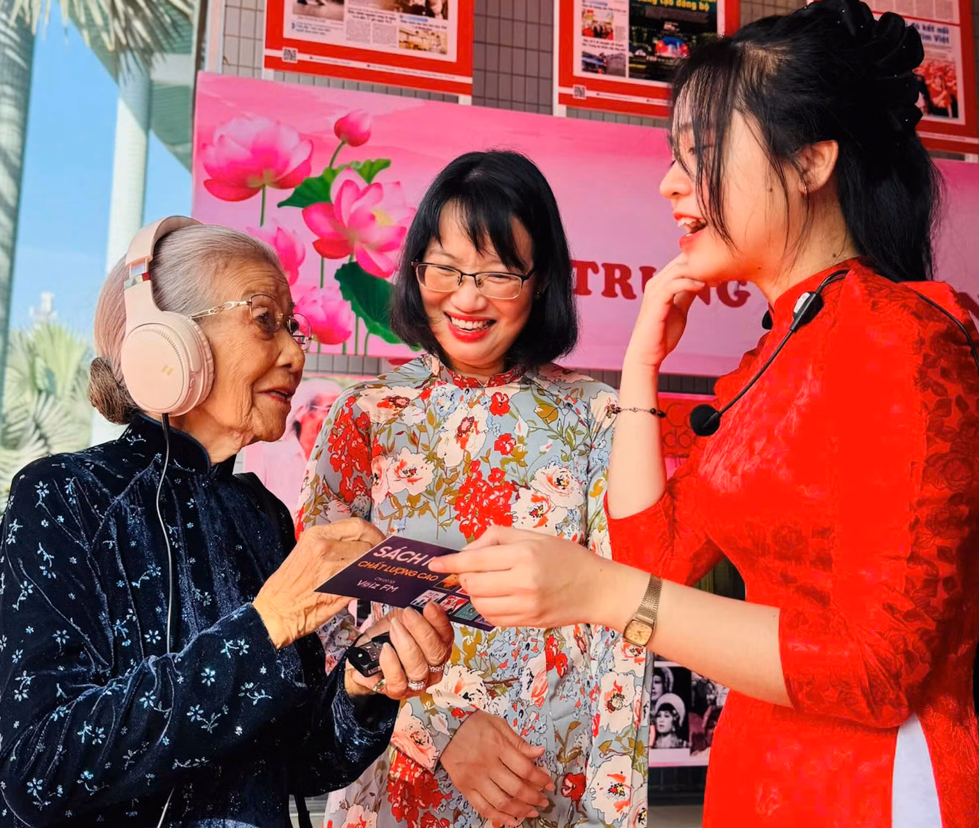 Trao tặng Không gian “Cây tri thức” và 126.000 quyển sách đến Học viện Cán bộ TP Hồ Chí Minh -0