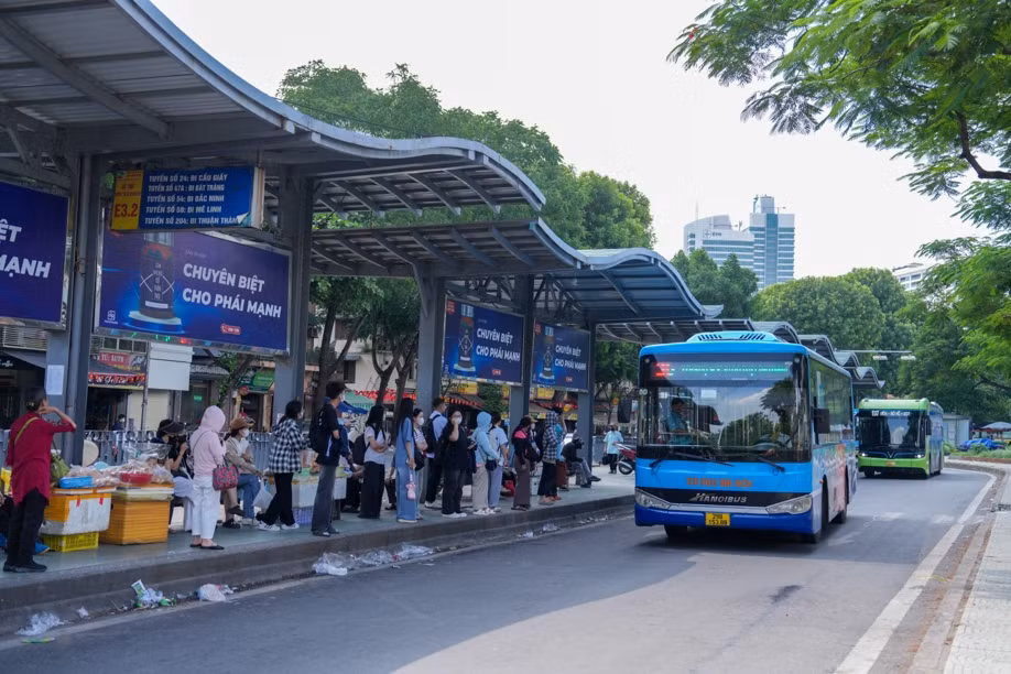 Buýt Hà Nội: Đẩy mạnh thực hiện chuyển đổi phương tiện sử dụng điện, năng lượng xanh -0