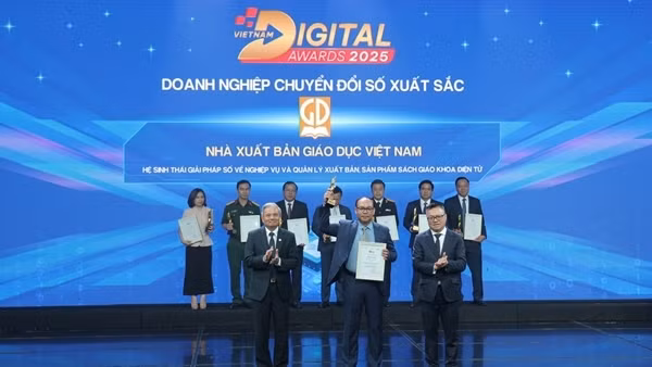 Nhà xuất bản Giáo dục Việt Nam được vinh danh “Doanh nghiệp, đơn vị sự nghiệp chuyển đổi số xuất sắc”