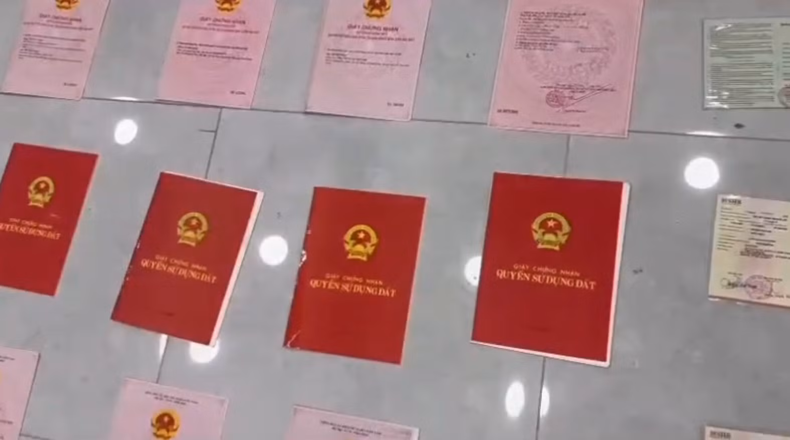 Kết quả bất ngờ thu được từ chiếc két sắt trong nhà của “Ngân 98” -1