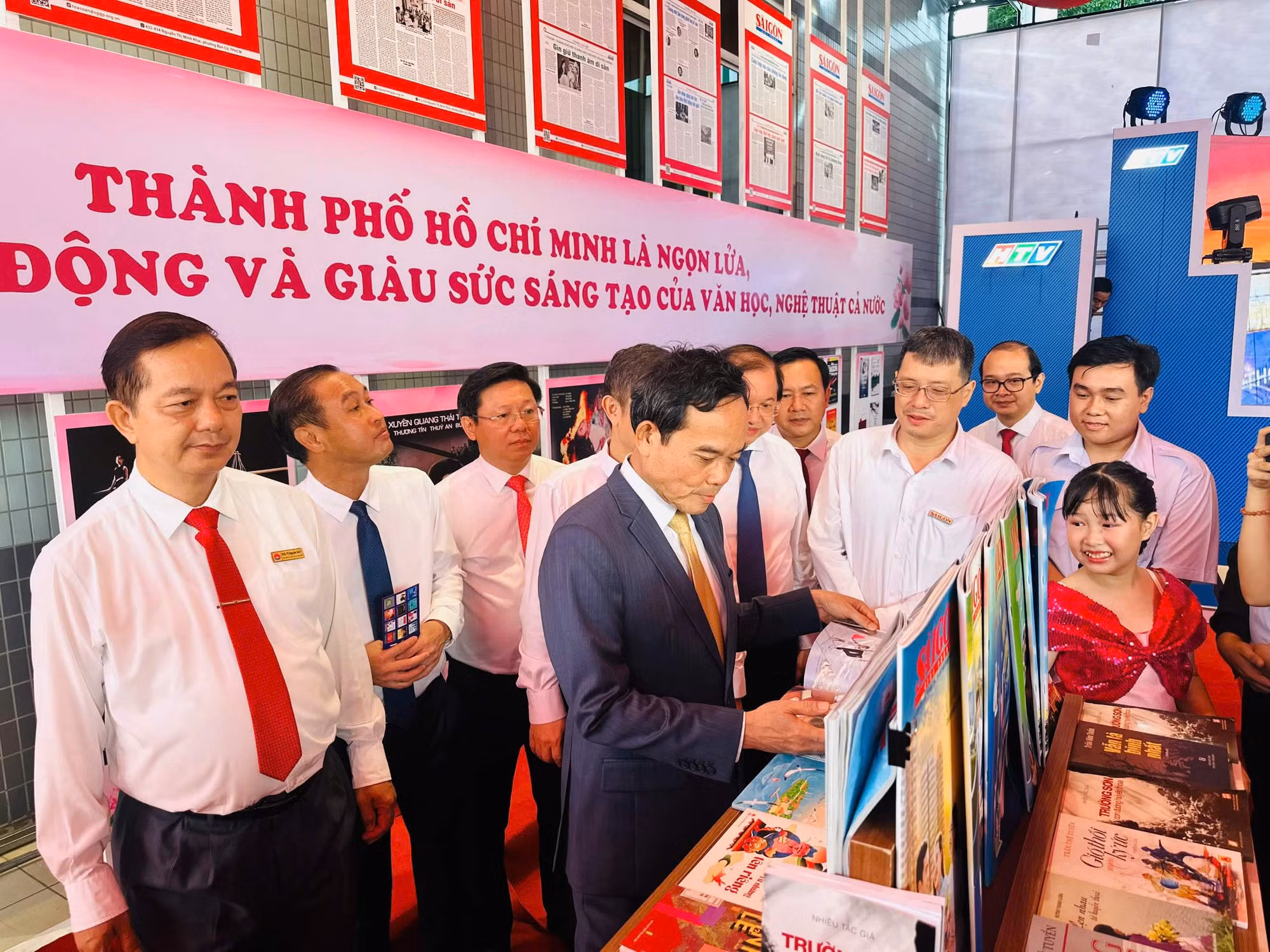 Trao tặng Không gian “Cây tri thức” và 126.000 quyển sách đến Học viện Cán bộ TP Hồ Chí Minh -0
