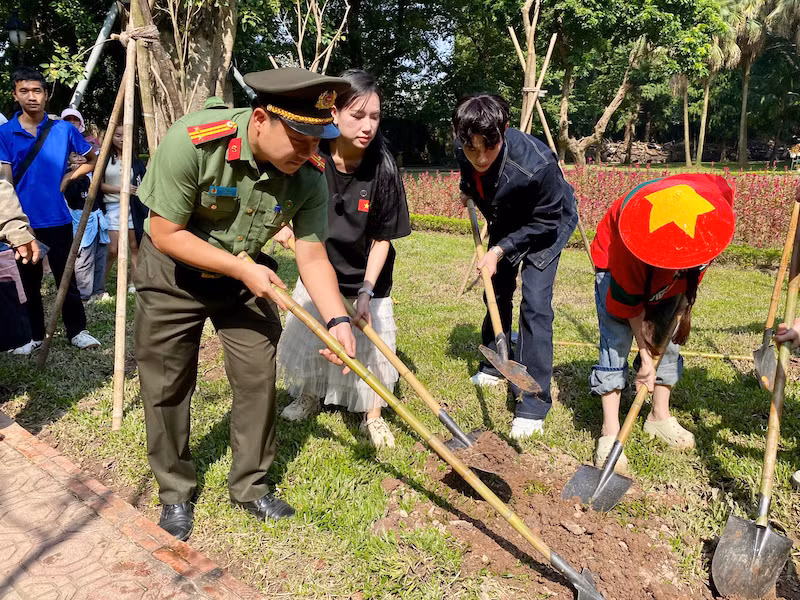 Công an Thủ đô cùng các nghệ sĩ phát động công trình 