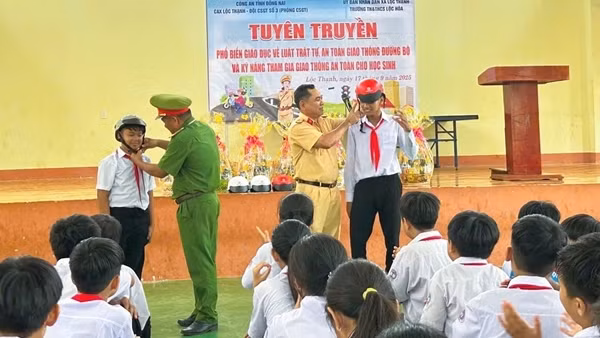 Công an Đồng Nai tăng cường giáo dục, xử lý vi phạm giao thông trong lứa tuổi học sinh