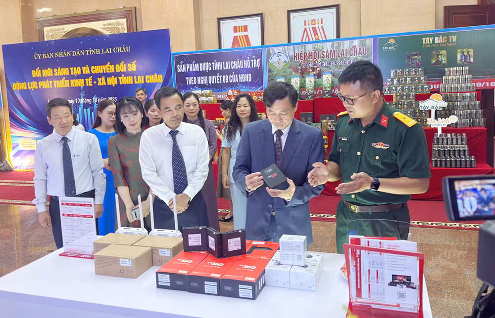 anh 2 hoi thao csđ lai chau 10.10.2025.jpg -0