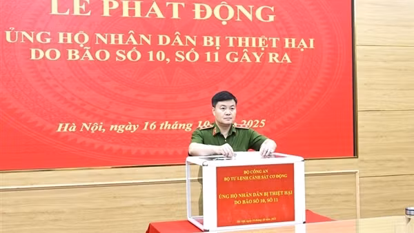 Bộ Tư lệnh CSCĐ quyên góp ủng hộ đồng bào bị thiệt hại do thiên tai