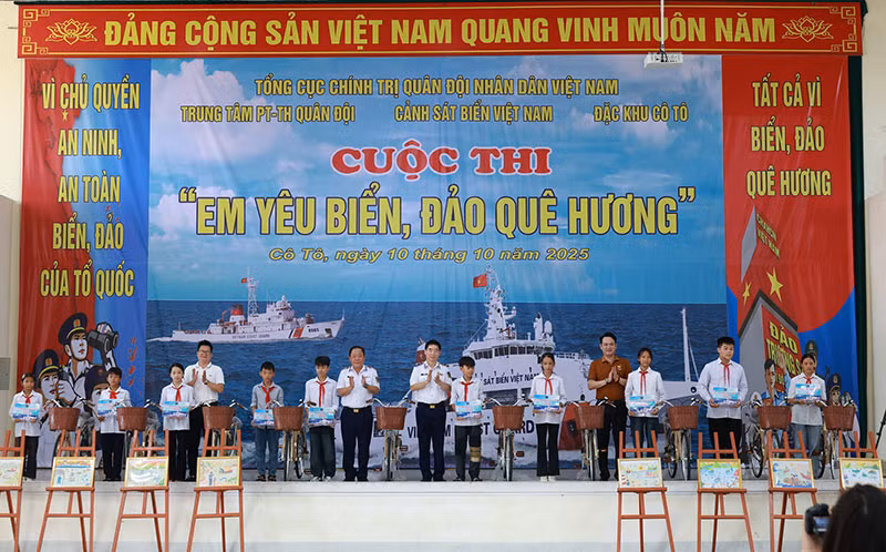 60 học sinh Cô Tô tranh tài tại cuộc thi “Em yêu biển đảo quê hương” -0