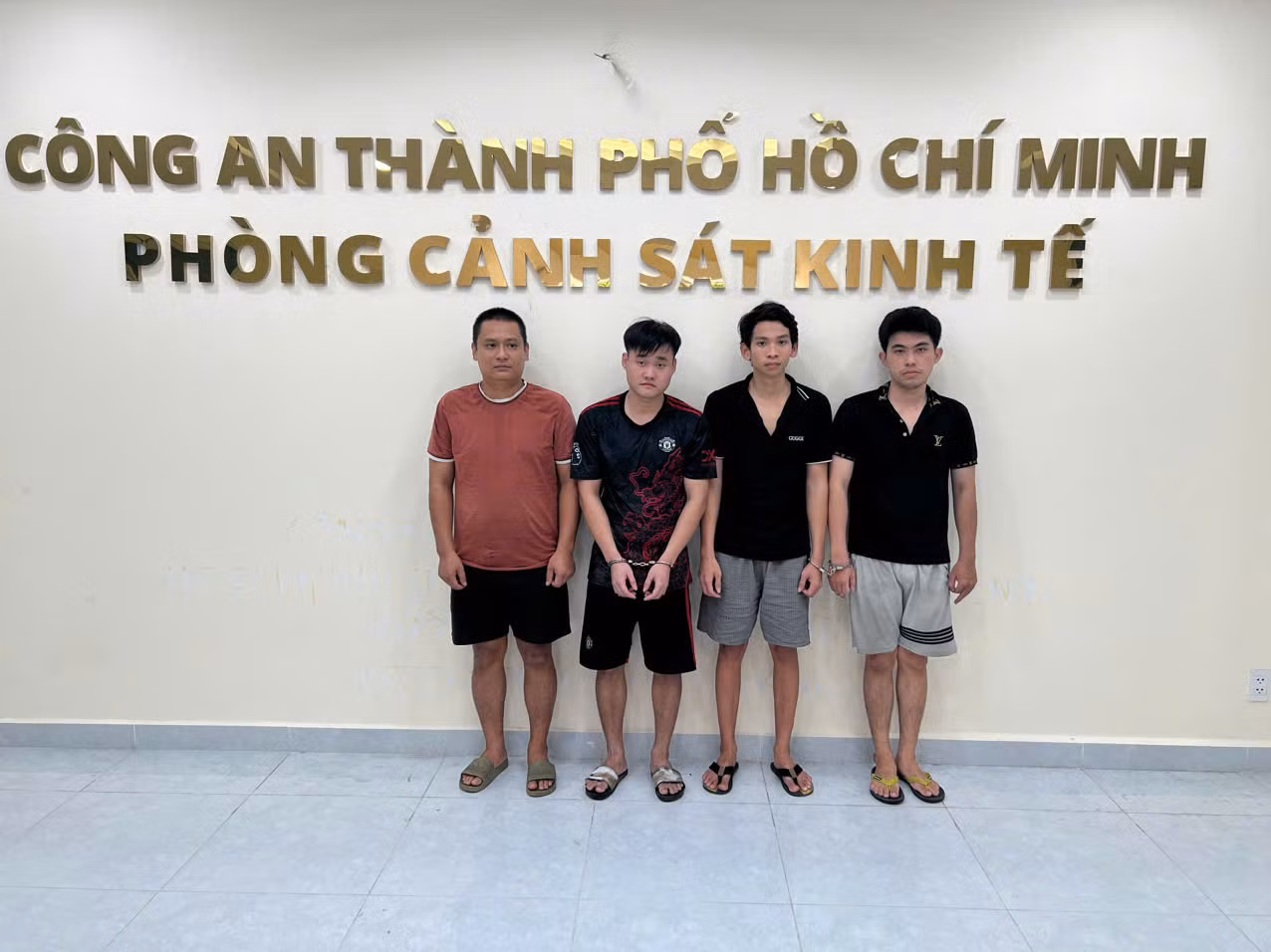 Quản lý thị trường chuyển Công an điều tra 9 vụ sản xuất, buôn bán hàng giả -0