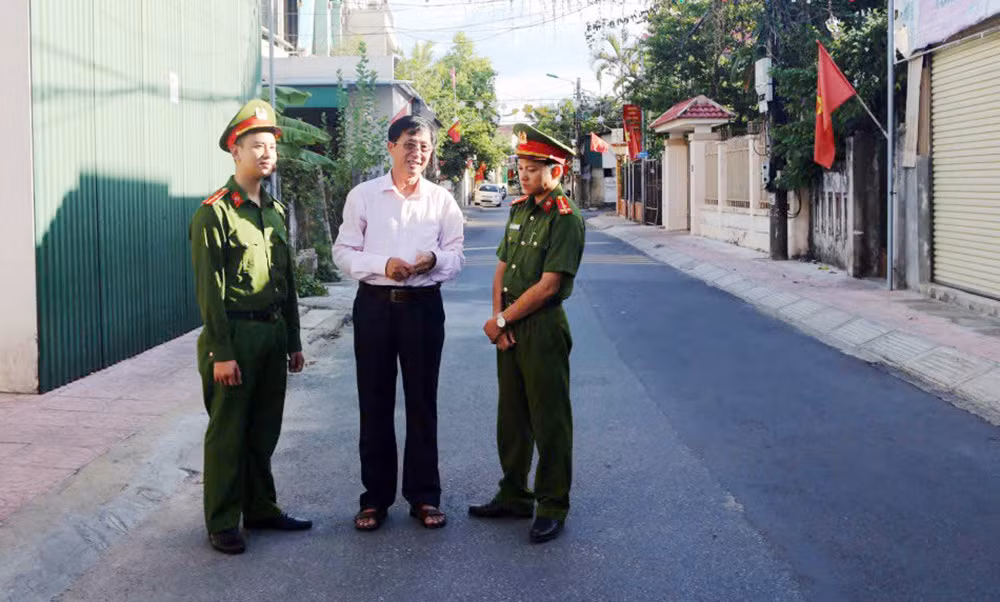 Từ sĩ&nbsp;quan CAND đến một Bí thư chi bộ mẫu mực -0