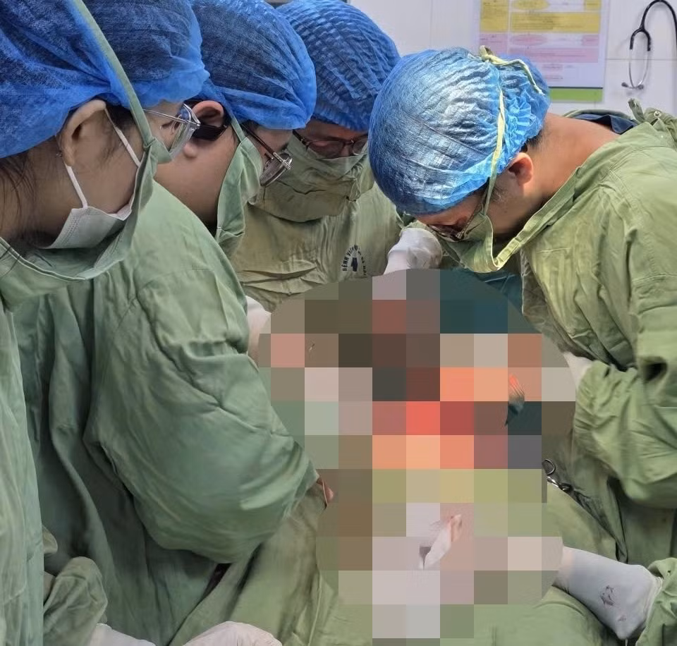 Cô gái 27 tuổi bị vỡ tử cung do tự dùng thuốc phá thai tại nhà -0