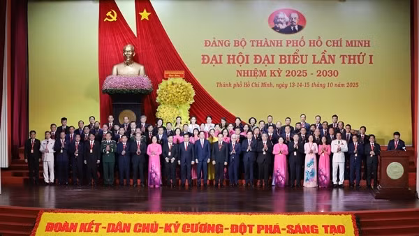 Xây dựng TP Hồ Chí Minh trở thành đô thị văn minh, hiện đại, nghĩa tình