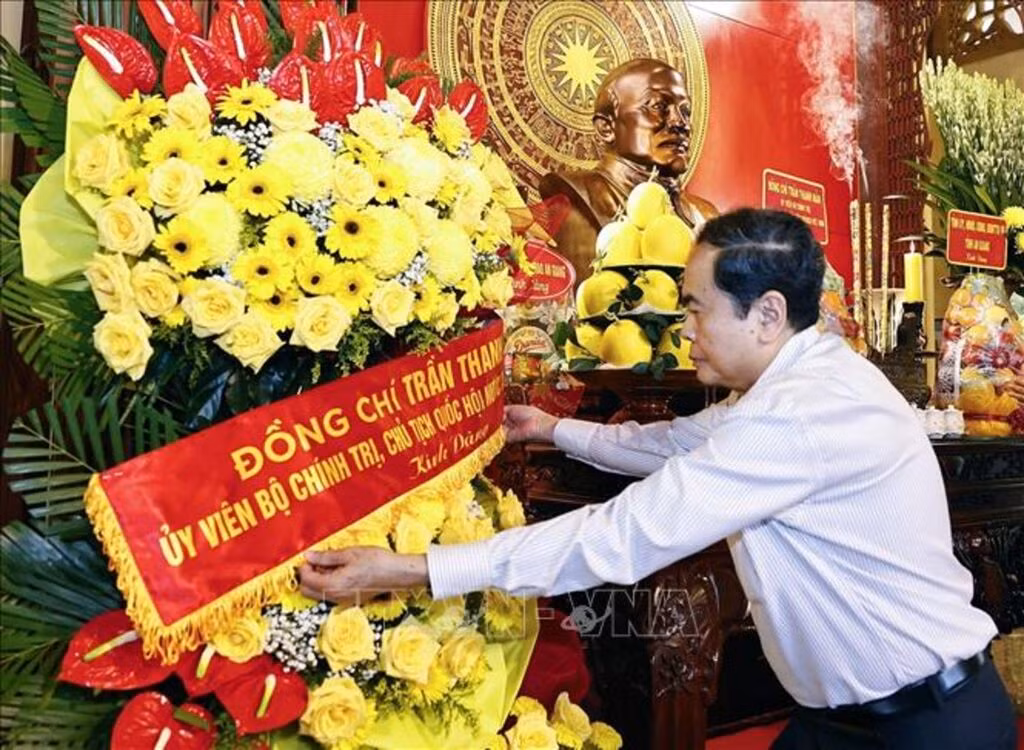 Chủ tịch Quốc hội Trần Thanh Mẫn dâng hương tưởng nhớ Chủ tịch Tôn Đức Thắng -0
