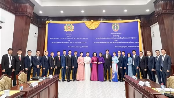Giao lưu thắm tình hữu nghị giữa thanh niên, phụ nữ Công an Việt Nam và Lào