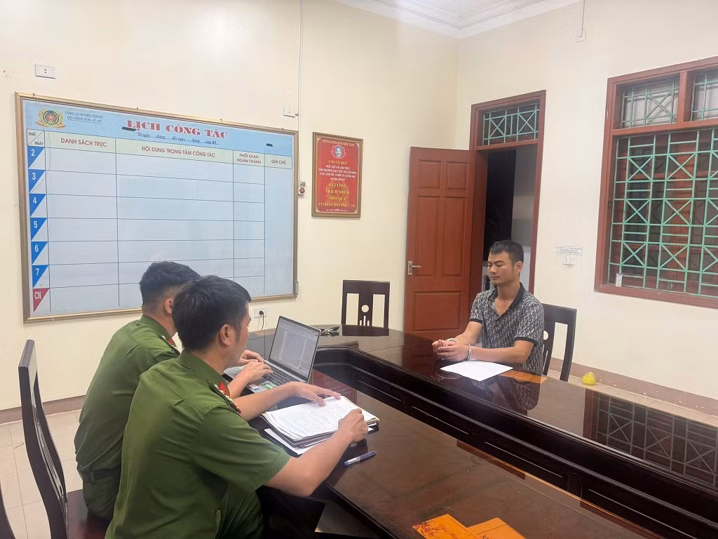 Khởi tố đối tượng đánh nhân viên xe bus -0