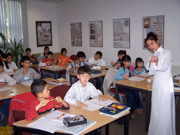 Làm gì để giữ gìn sự trong sáng của tiếng Việt? -0