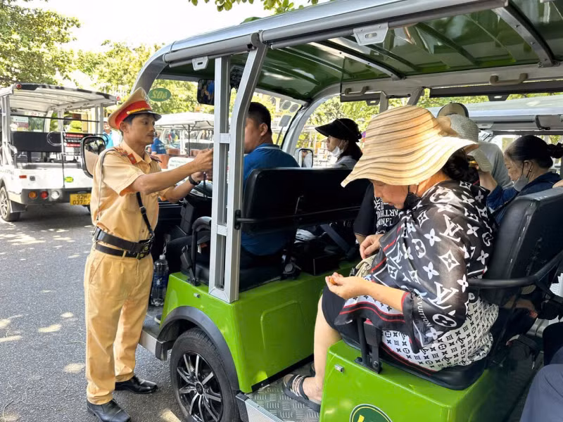 Hơn 2.500 