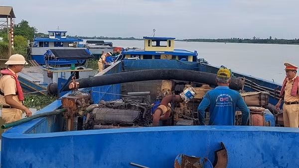Bài 2: Không để hình thành các “điểm nóng” khai thác cát trái phép