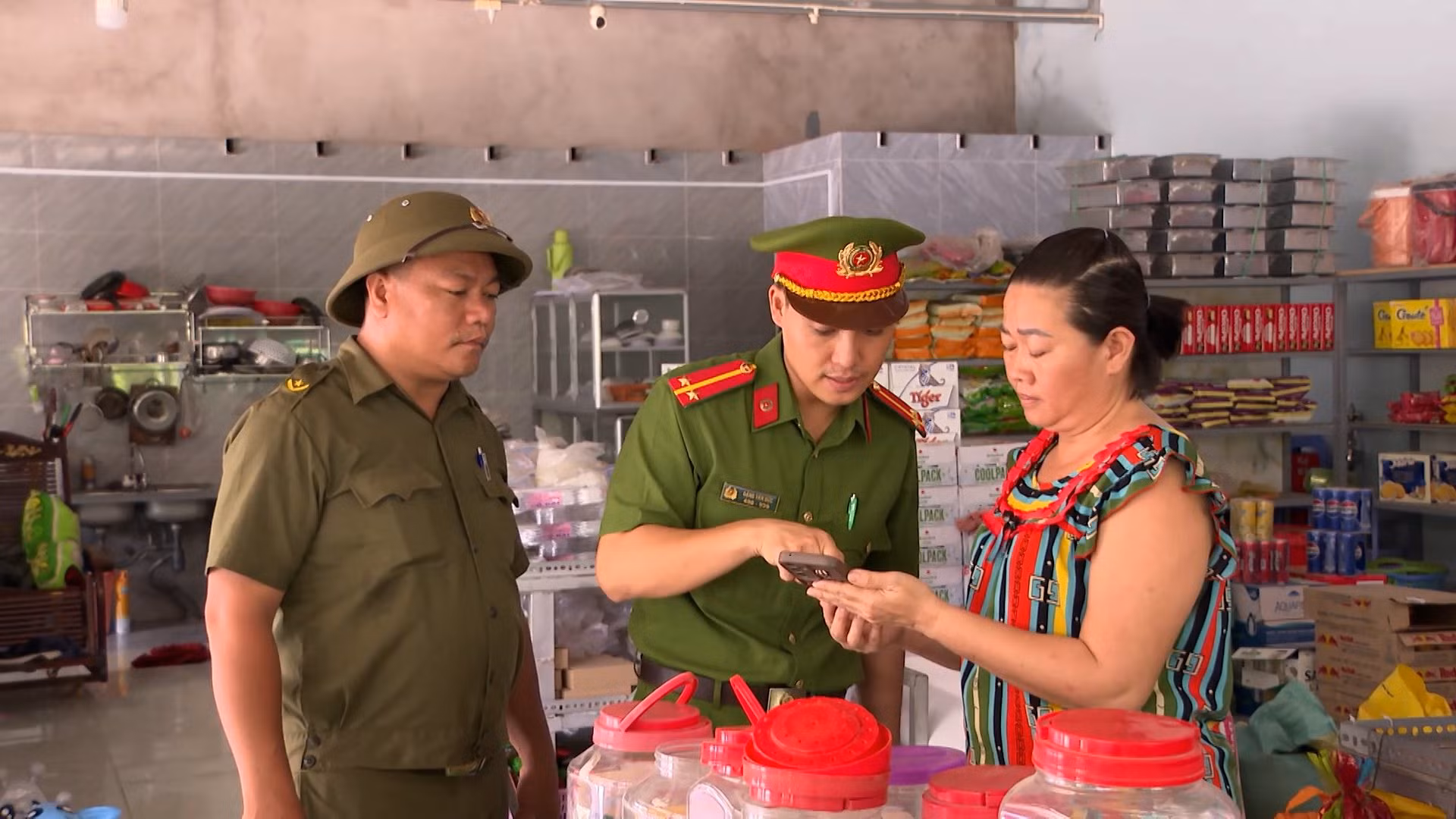 Giữ vững bình yên thành phố - bảo đảm ANTT phục vụ Đại hội Đảng bộ TP Hồ Chí Minh -3