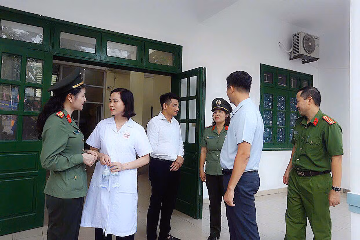 Bộ Công an chỉ đạo tăng cường các biện pháp xử lý vệ sinh môi trường và phòng dịch sau lũ lụt -0