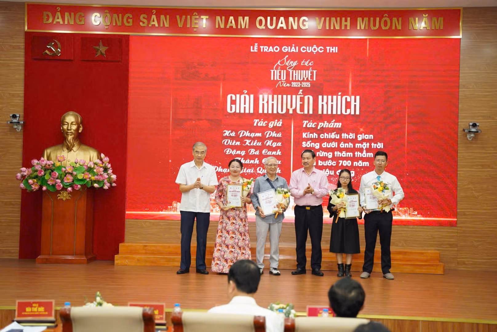 Không có tác phẩm đoạt Giải Nhất Cuộc thi sáng tác tiểu thuyết Thời báo Văn học Nghệ thuật -0