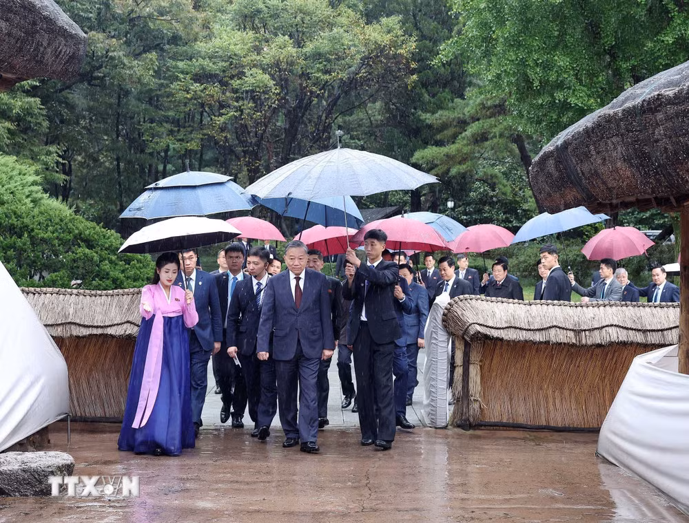 Tổng Bí thư Tô Lâm tưởng nhớ Chủ tịch Kim Nhật Thành và Tổng Bí thư Kim Jong Il -0