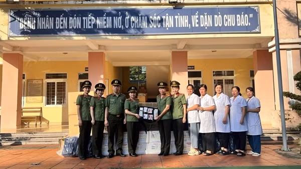 Y tế CAND hỗ trợ phòng dịch và xử lý ô nhiễm môi trường sau lũ rút tại Cao Bằng