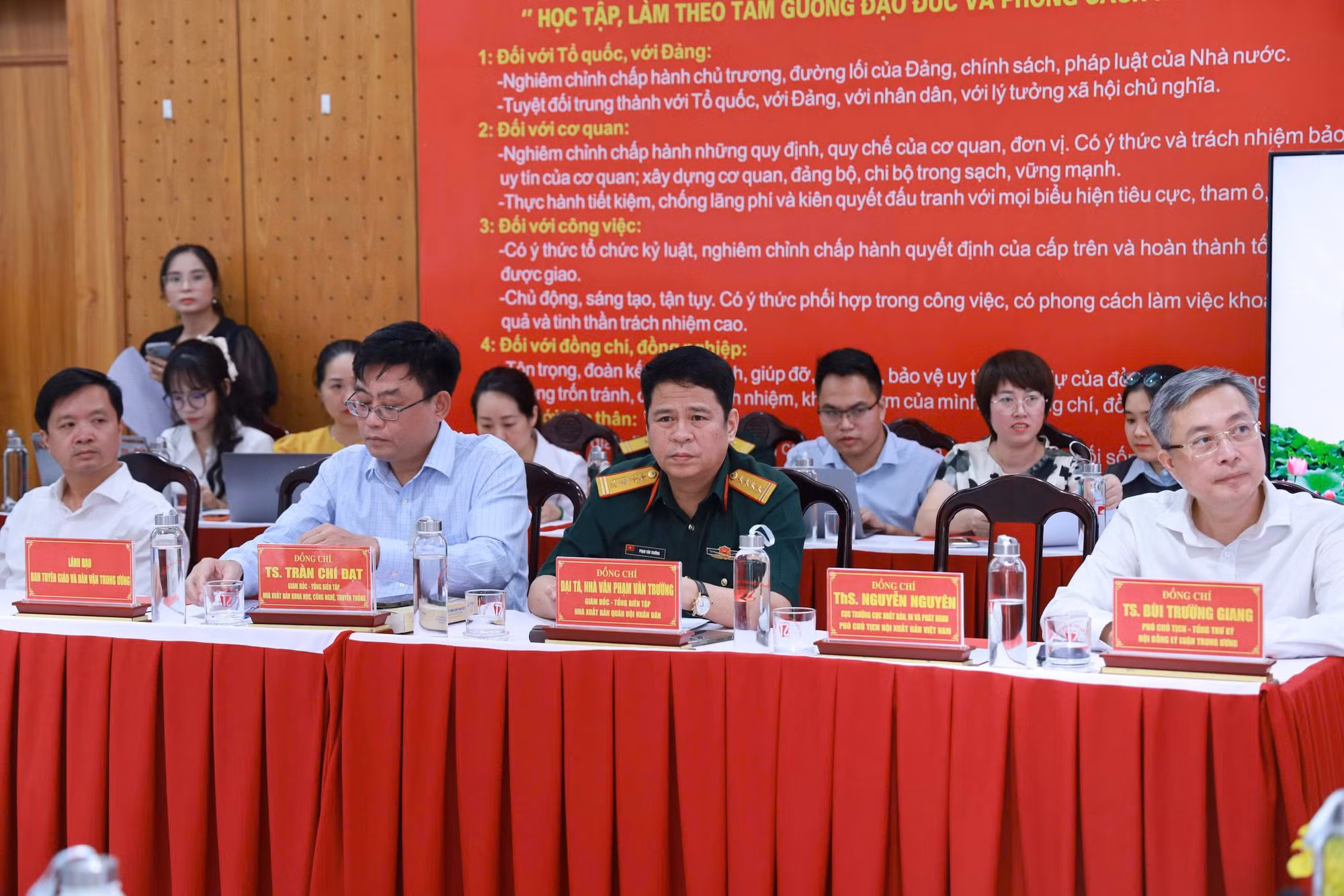 Phát triển xuất bản trong kỷ nguyên số: Nhiều thuận lợi nhưng cũng không ít thách thức -0