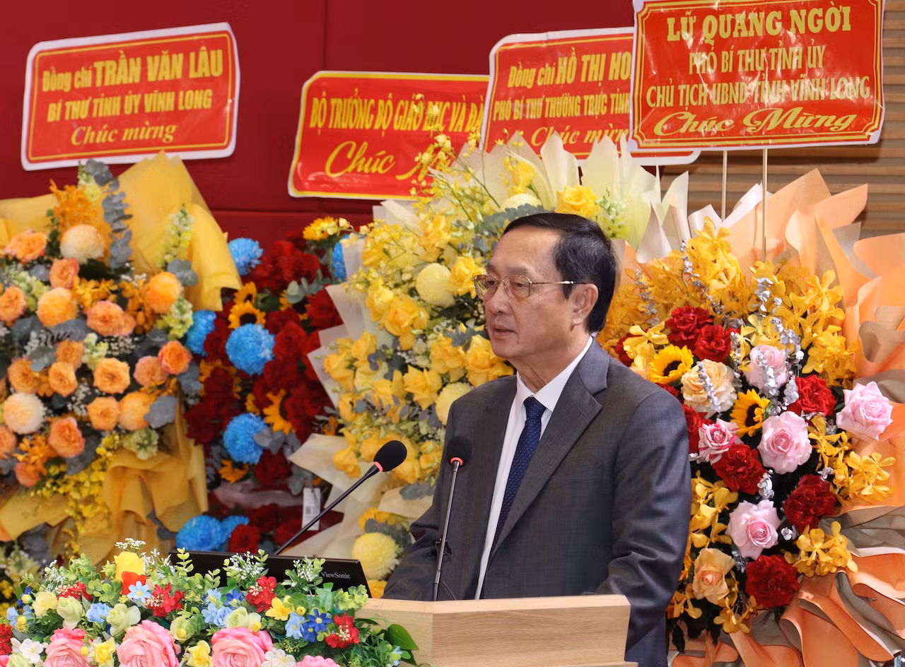 Trường Đại học Cửu Long đón nhận Huân chương Lao động hạng Nhì -0