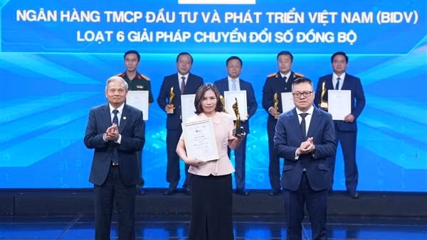 BIDV được vinh danh “Doanh nghiệp chuyển đổi số xuất sắc”