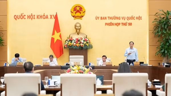 Cử tri đánh giá cao lực lượng Công an&nbsp;triệt phá các đường dây buôn lậu, lừa đảo qua mạng