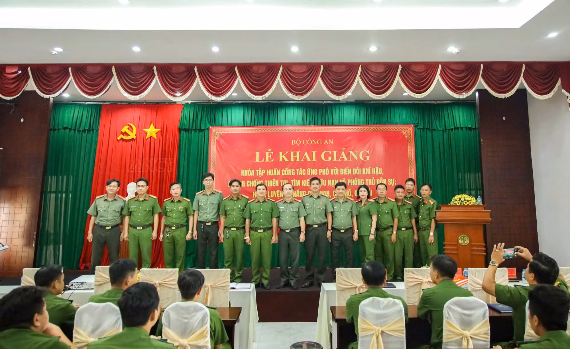 Bộ Công an tổ chức tập huấn ứng phó biến đổi khí hậu và cứu nạn, cứu hộ -0