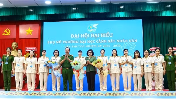 Hơn 2.700 lượt “bóng hồng” Đại học CSND xuất sắc được khen thưởng