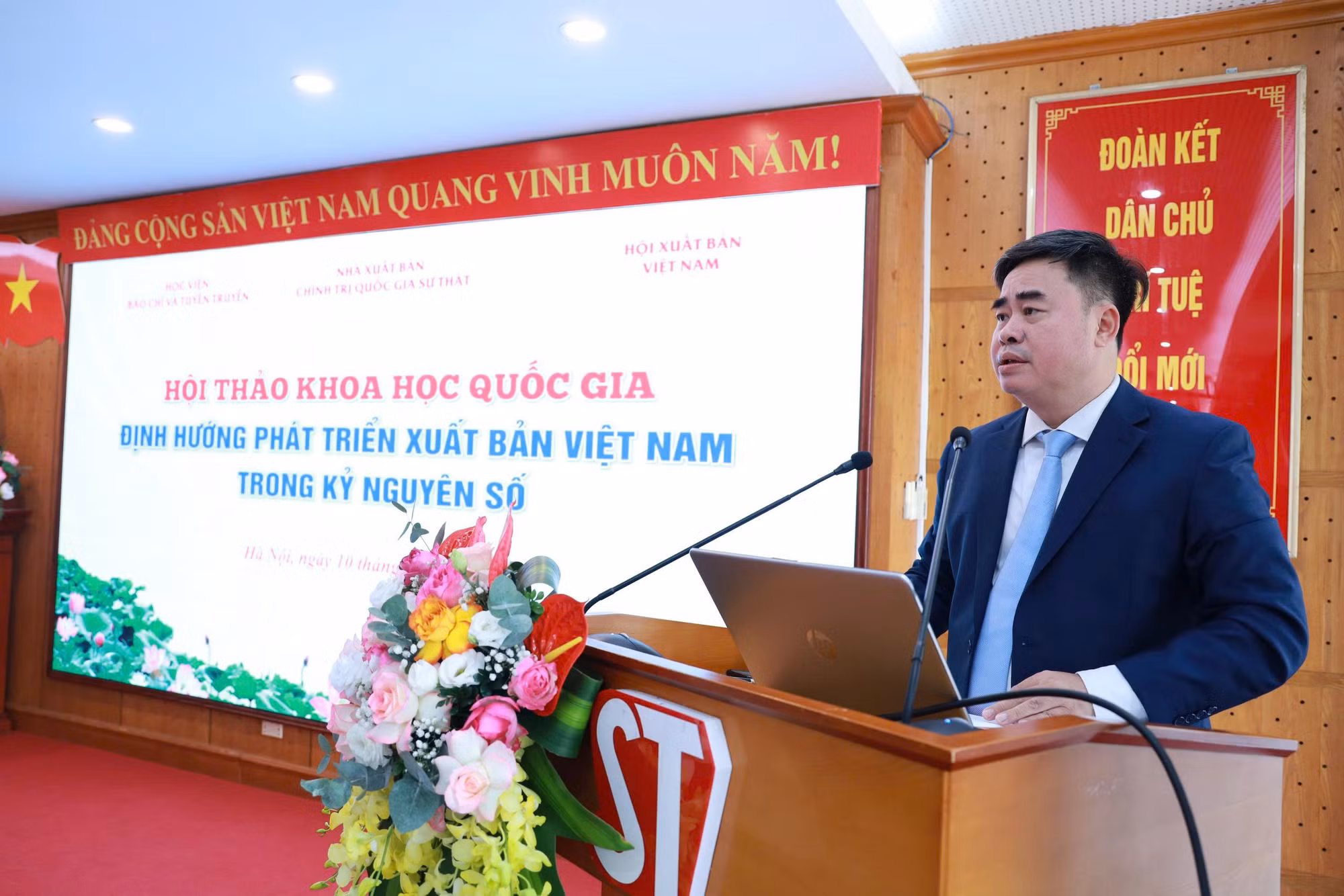 Phát triển xuất bản trong kỷ nguyên số: Nhiều thuận lợi nhưng cũng không ít thách thức -0