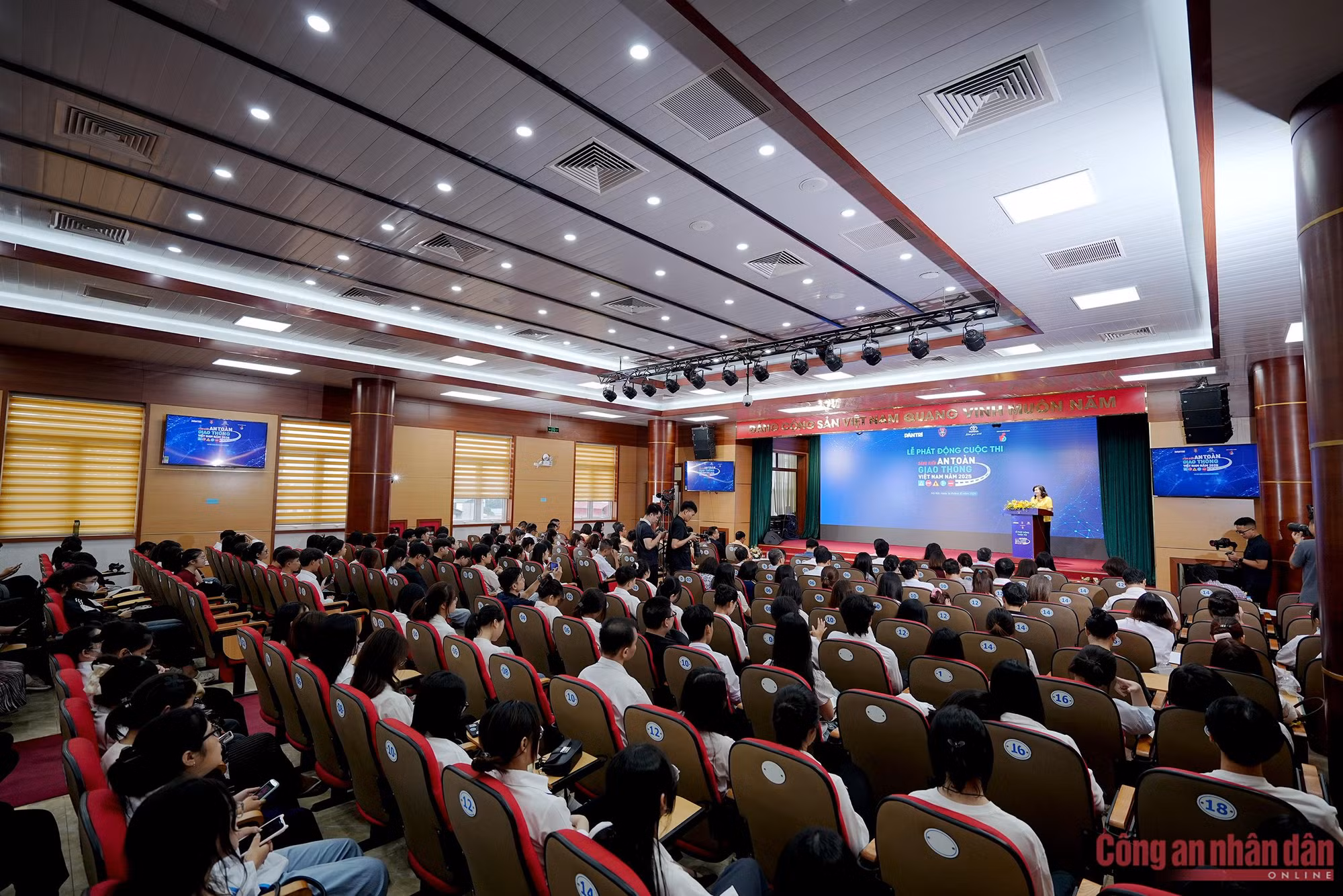 Phát động cuộc thi Sáng kiến an toàn giao thông Việt Nam năm 2025 ảnh 1 Phát động cuộc thi Sáng kiến an toàn giao thông Việt Nam năm 2025 -0