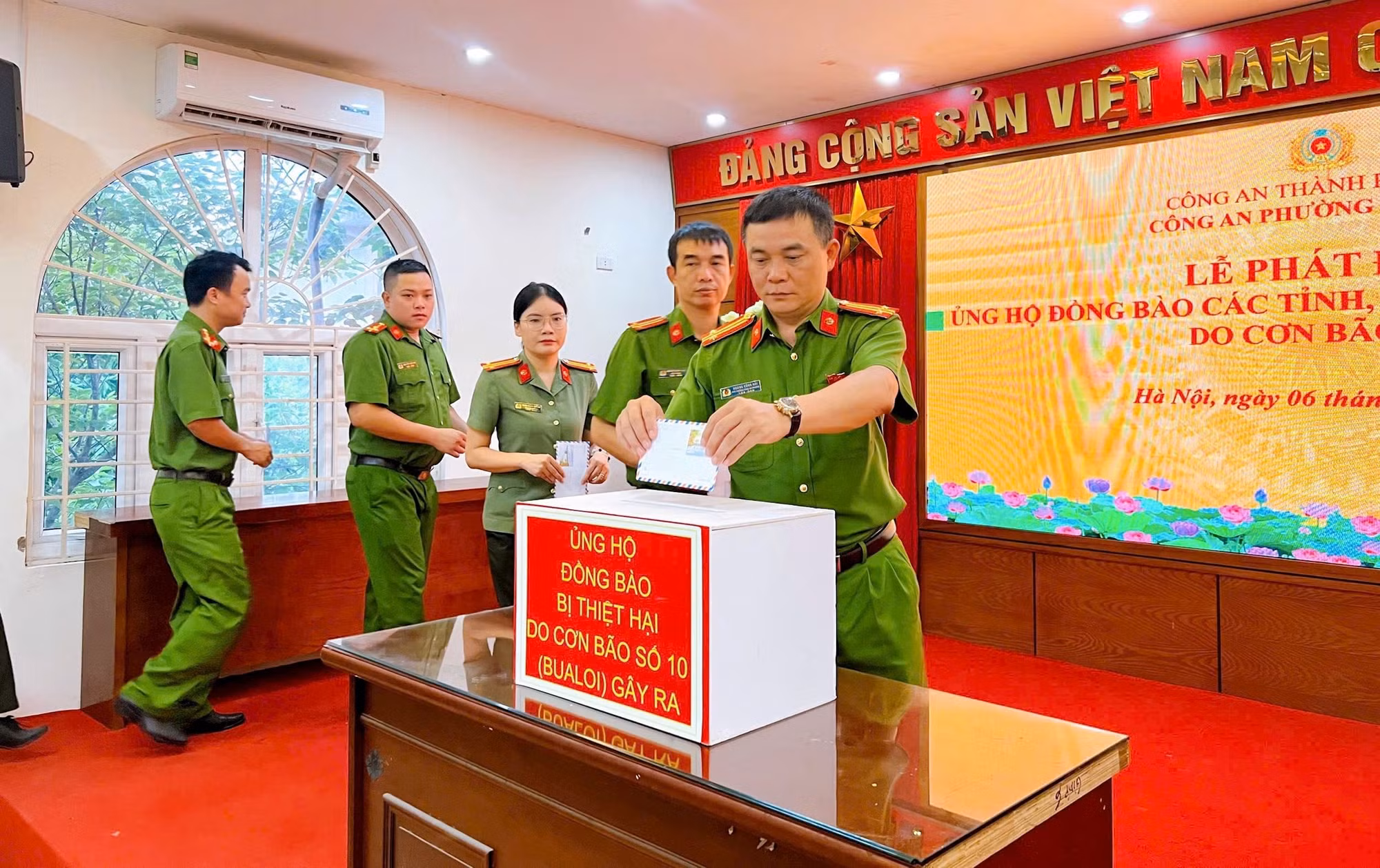 Bộ Công an ủng hộ 28 tỷ đồng hỗ trợ nhân dân 8 địa phương thiệt hại do bão lũ -0