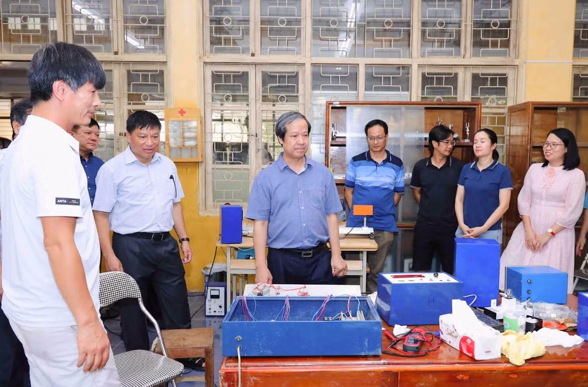 Bộ trưởng Bộ Giáo dục và Đào tạo thăm, động viên các cơ sở giáo dục tại Thái Nguyên -0