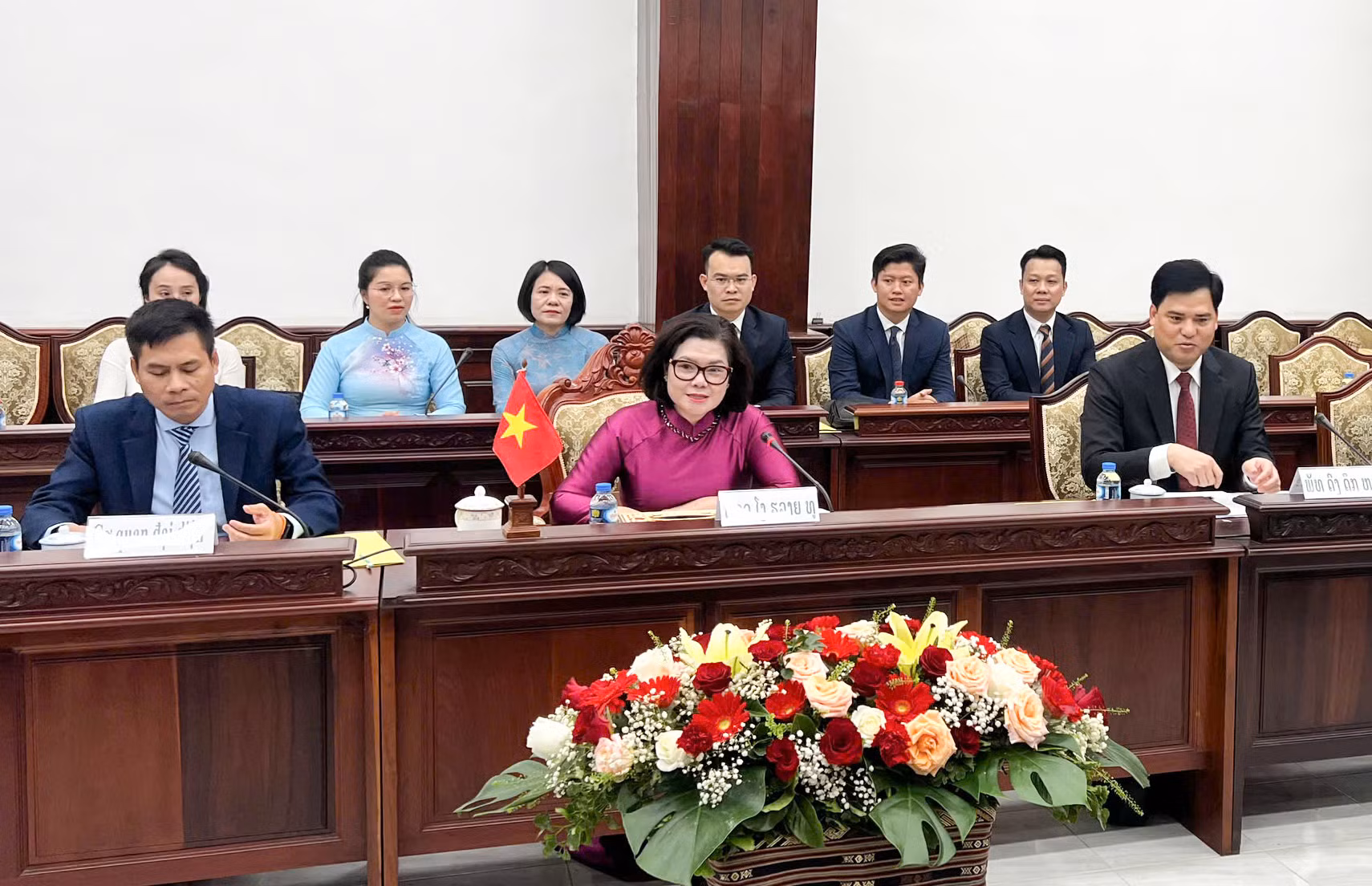 Giao lưu thắm tình hữu nghị giữa thanh niên, phụ nữ Công an Việt Nam và Lào -0