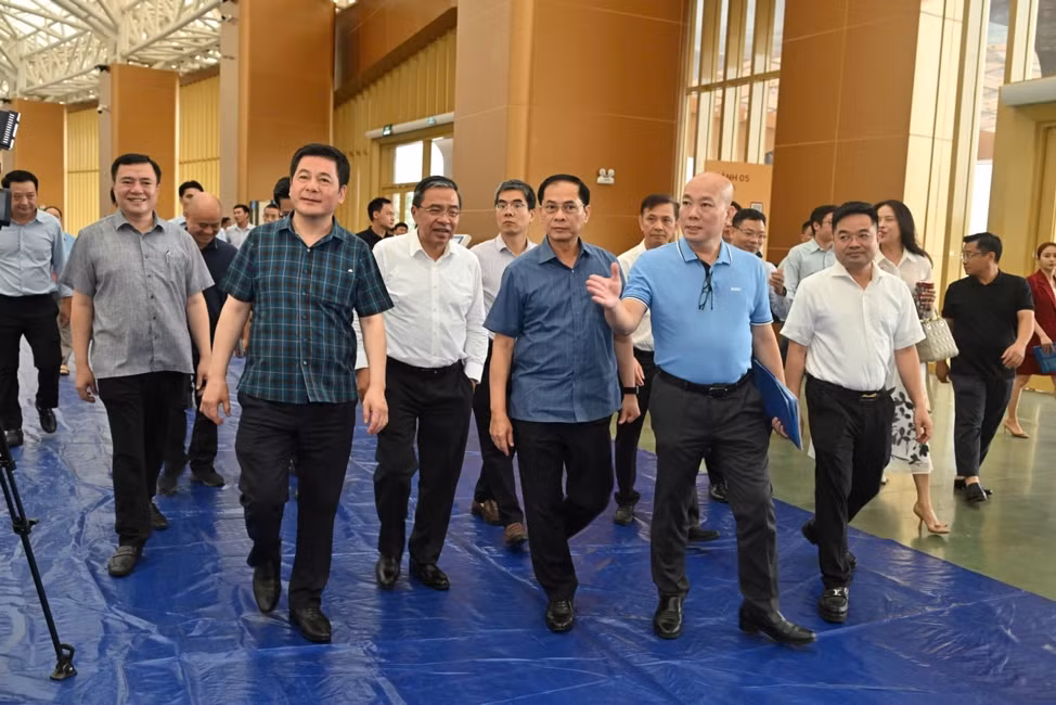 Hội chợ Mùa Thu 2025: Sẵn sàng cho lễ khai mạc tối 25/10 tại VEC -0