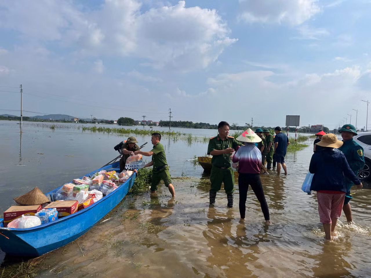 Kỳ 2: Từ “mệnh lệnh cứu dân” đến “mệnh lệnh vì dân mà ở lại” -0