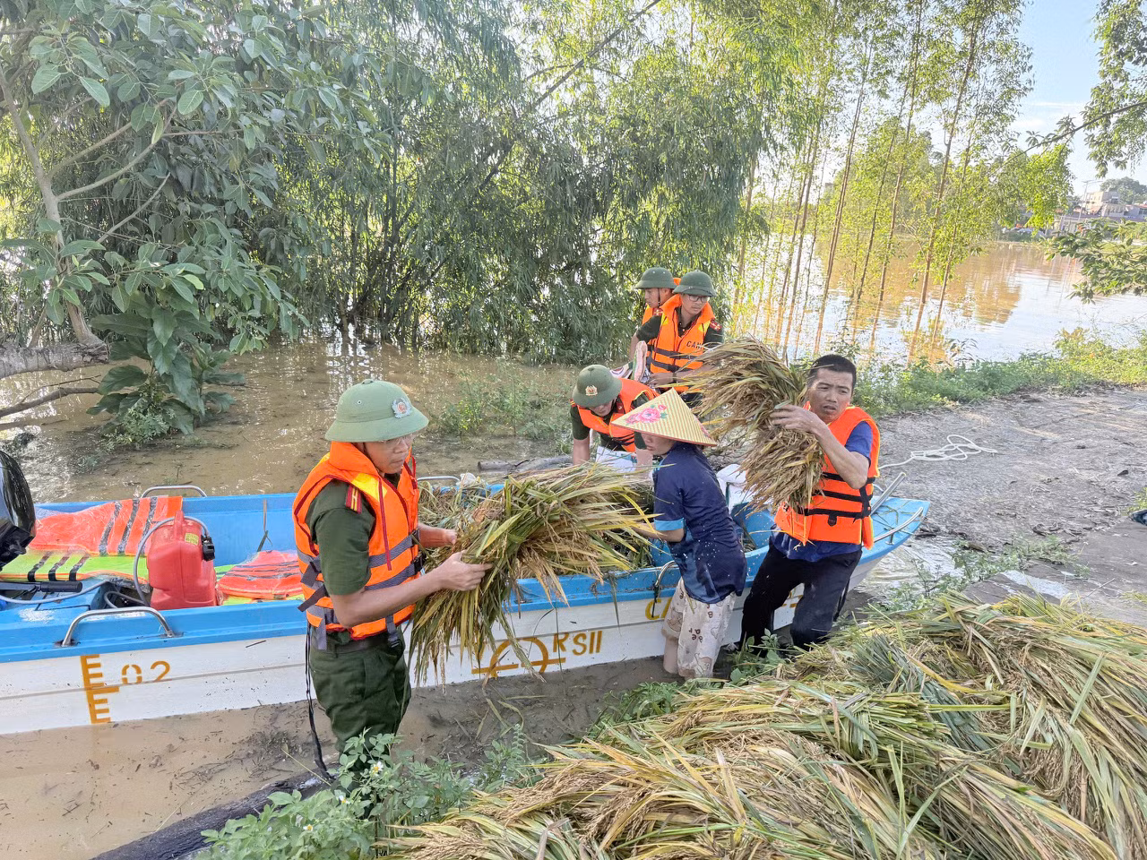 Kỳ 2: Từ “mệnh lệnh cứu dân” đến “mệnh lệnh vì dân mà ở lại” -0