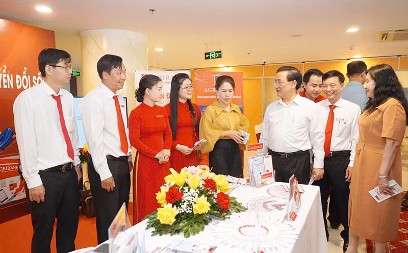 Agribank Chi nhánh Vĩnh Long đồng hành kiến tạo hệ sinh thái số, cùng doanh nghiệp phát triển kinh tế số -0